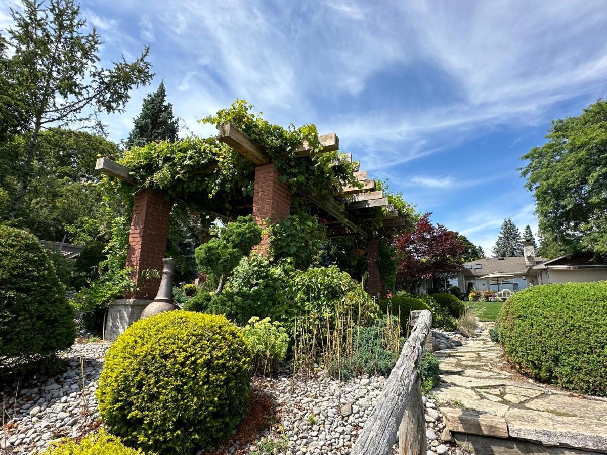 코복 The Wind In The Willows - Luxury Lakefront Oasis B&B 외부 사진